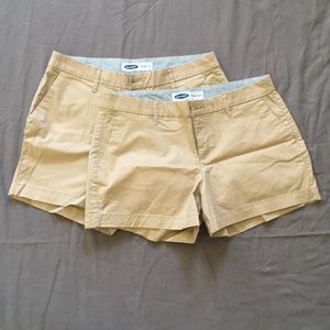 Old navy khaki shorts 2 pairs size 6